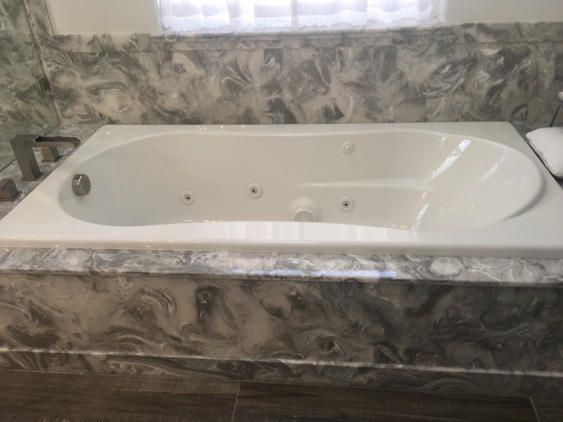 Tub with surround and also window sill: cultured-onyx-7999